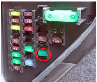 Nie działające zapalniczki w Oplu Vectra C 3.2 V6 - co może być przyczyną?