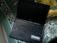 Jak rozpoznać model laptopa Acer bez naklejki z danymi?