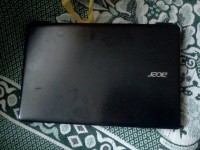 Jak rozpoznać model laptopa Acer bez naklejki z danymi?