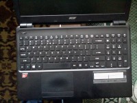 Jak rozpoznać model laptopa Acer bez naklejki z danymi?