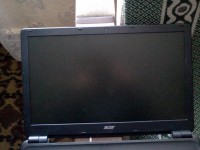 Jak rozpoznać model laptopa Acer bez naklejki z danymi?