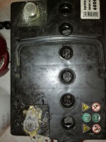 How much demineralized water should be added to the battery without scale?