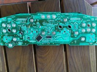 Dlaczego prędkościomierz w Corolla e11 zawyża wskazania po wymianie żarówek?