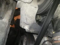 Opel Corsa C Petrol 1.2 - Coolant from the side of the poly V-belt