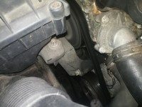 Opel Corsa C Petrol 1.2 - Coolant from the side of the poly V-belt