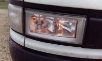 Iveco Daily III - Nierówne świecenie przednich lamp, przypalone piny masy
