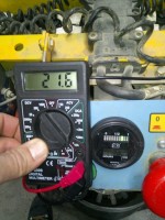 Akumetr do wózków elektrycznych zawsze pokazuje pełne naładowanie - jak skalibrować?