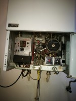 Vaillant Gas Boiler Pressure Issue: Drops to 0 in 2-3 Days, Adding Water & Air - 18yr Old Model