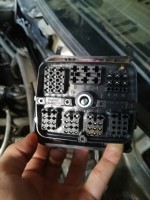 VW Polo IV OKULAR - Opis kostek przy ścianie grodziowej