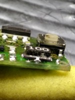 Co to za element 100 na PCB pilota centralnego zamka?