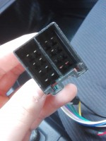 Jak podłączyć subwoofer i wzmacniacz z użyciem kostki ISO?