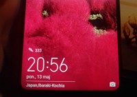 Jak usunąć dziwne napisy z ekranu blokady w Huawei P30 lite?