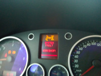 VW Touareg 2.5 2004 - świecące kontrolki i pisk na desce rozdzielczej