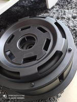 Wzmacniacz JBL klasa D - moc RMS przy 2 ohm i konstrukcja głośnika