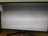 Samsung UE39F5500AW - Ciemniejszy ekran w górnej części ekranu