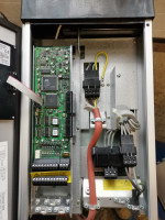 Danfoss VLT 6000 HVAC gotowy, ale nie wykrywa silnika - co robić?