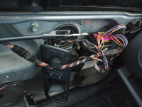 Jak podłączyć zdalny sterownik do Polo 2002?