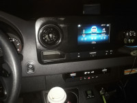 Mercedes Benz Sprinter - Pozostały klej '' super glue'' na desce rozdzielczej