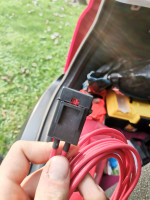 Podłączenie wzmacniacza i bezpiecznika bezpośrednio do akumulatora i włącznika