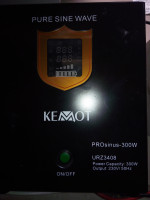 Tanie przetworniki do zasilania awaryjnego: wykorzystanie 4 akumulatorów ^V i ładowarki KEMOT