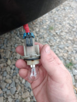 Jeep Grand Cherokee 2008r. - światła stop nie świecą po włączeniu przednich.