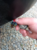 Jeep Grand Cherokee 2008r. - światła stop nie świecą po włączeniu przednich.