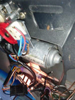 Audi 80 b3 - Szyberdach nie otwiera się automatycznie Należy cały czas trzymać wciśnięty włącznik.