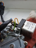 Audi 80 b3 - Szyberdach nie otwiera się automatycznie Należy cały czas trzymać wciśnięty włącznik.