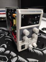 Wnętrze zasilacza Eventek KPS3010D