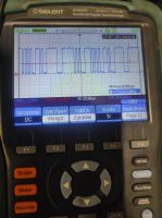 Jak sprawdzić przejście na konektorze oscyloskopem SHS808? Mierzenie napięcia jednym przewodem