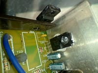 Identyfikacja układu elektronicznego – nieznany tranzystor, nieczytelne symbole