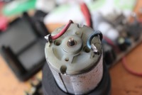 Audi A4 - Pompka centralnego zamka nie działa, czy można naprawić płytkę?