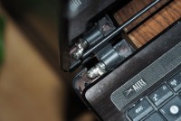 Jak skutecznie skleić brakujący kawałek obudowy laptopa ASUS K53U