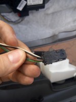 Podłączenie czujnika temperatury zewnętrznej w lusterku Peugeot 307 - które przewody?