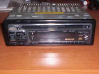 Sony CDX-4160 brak wyświetlania, działa tylko zasilanie - jak naprawić?
