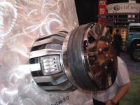 kosztuje 6000$ waży 160kg, 6,000 RMS, 12,000W max, 22"c