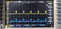Why do the ouput of the inductor filter exhibit two peaks when connected to an inductive load of 150