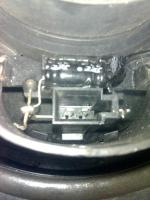 Głośniki - co to jest ten czerwony i ten czarny element?