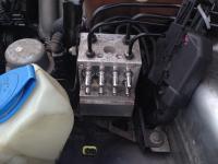 Passat B5 2.0 2001 - Alternator nie ładuje, kontrolka ABS świeci, co sprawdzić?