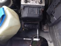 Passat B5 2.0 2001 - Alternator nie ładuje, kontrolka ABS świeci, co sprawdzić?