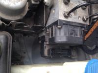 Passat B5 2.0 2001 - Alternator nie ładuje, kontrolka ABS świeci, co sprawdzić?