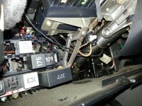 VW Bora: Ticking Sound & Tailgate Indicator Glowing After Rear Lamp Bulb Replacement