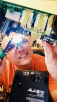Reparatur der Impulsstromversorgung in der Alesis M1 Active Mk2 Säule