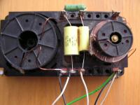 Zwrotnica - czy ktoś wie jakiego jest typu? Wejścia do głośników.