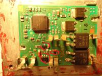 Mitsubishi Outlander - identyfikacja elementu przy sterowniku wentylatorów