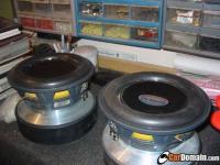 kosztuje 6000$ waży 160kg, 6,000 RMS, 12,000W max, 22"c